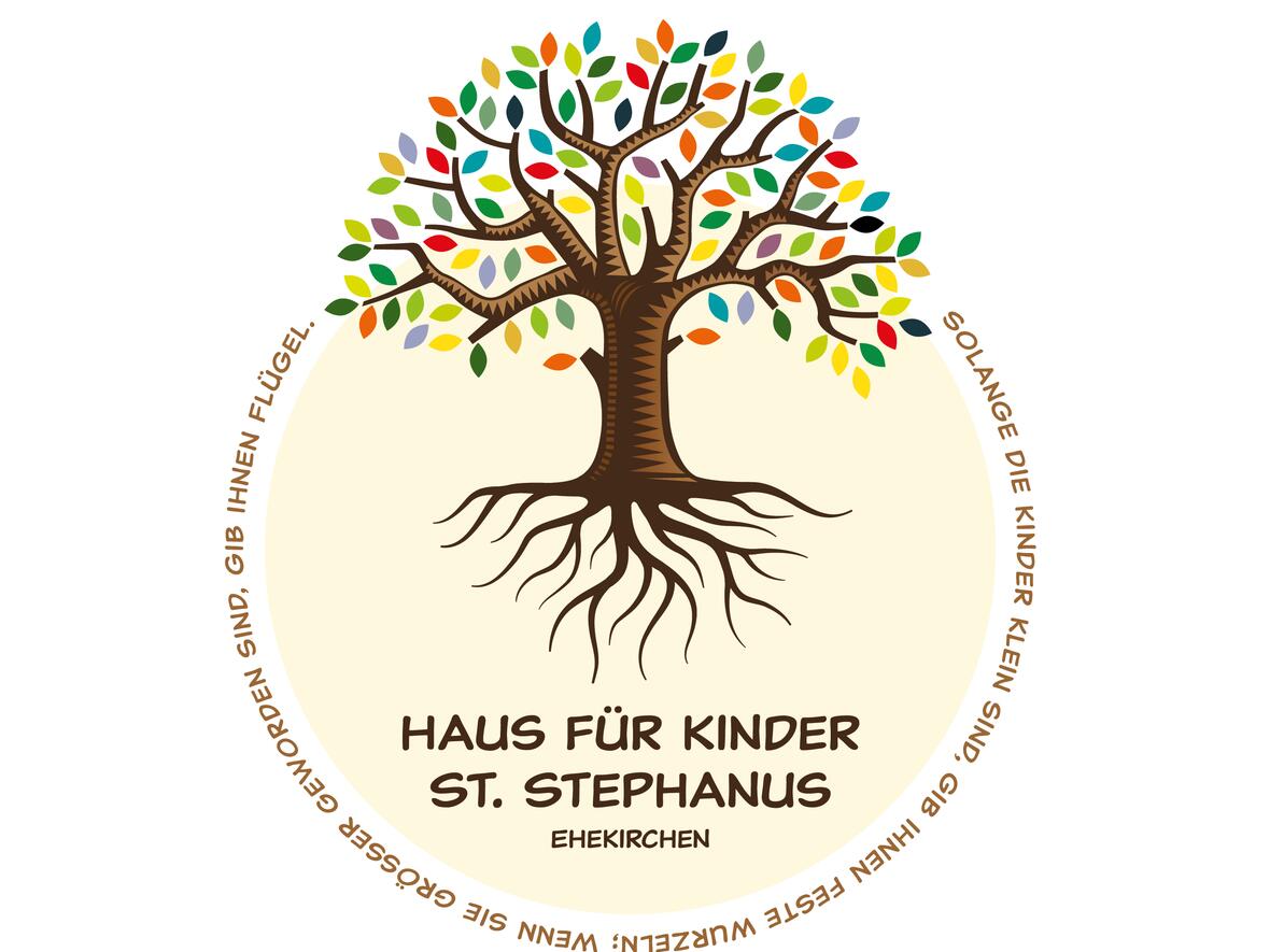 Logo des Hauses für Kinder St. Stephanus in Ehekirchen, mit einem bunten Baum und einem Motto über die Kindheit.